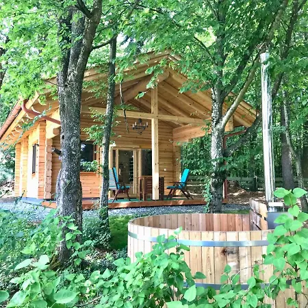 Blockhaus Chalet Mit Beheizbarem Badefass Und Infrarotsauna Auf Der Terrasse Oberschutzen Exterior photo