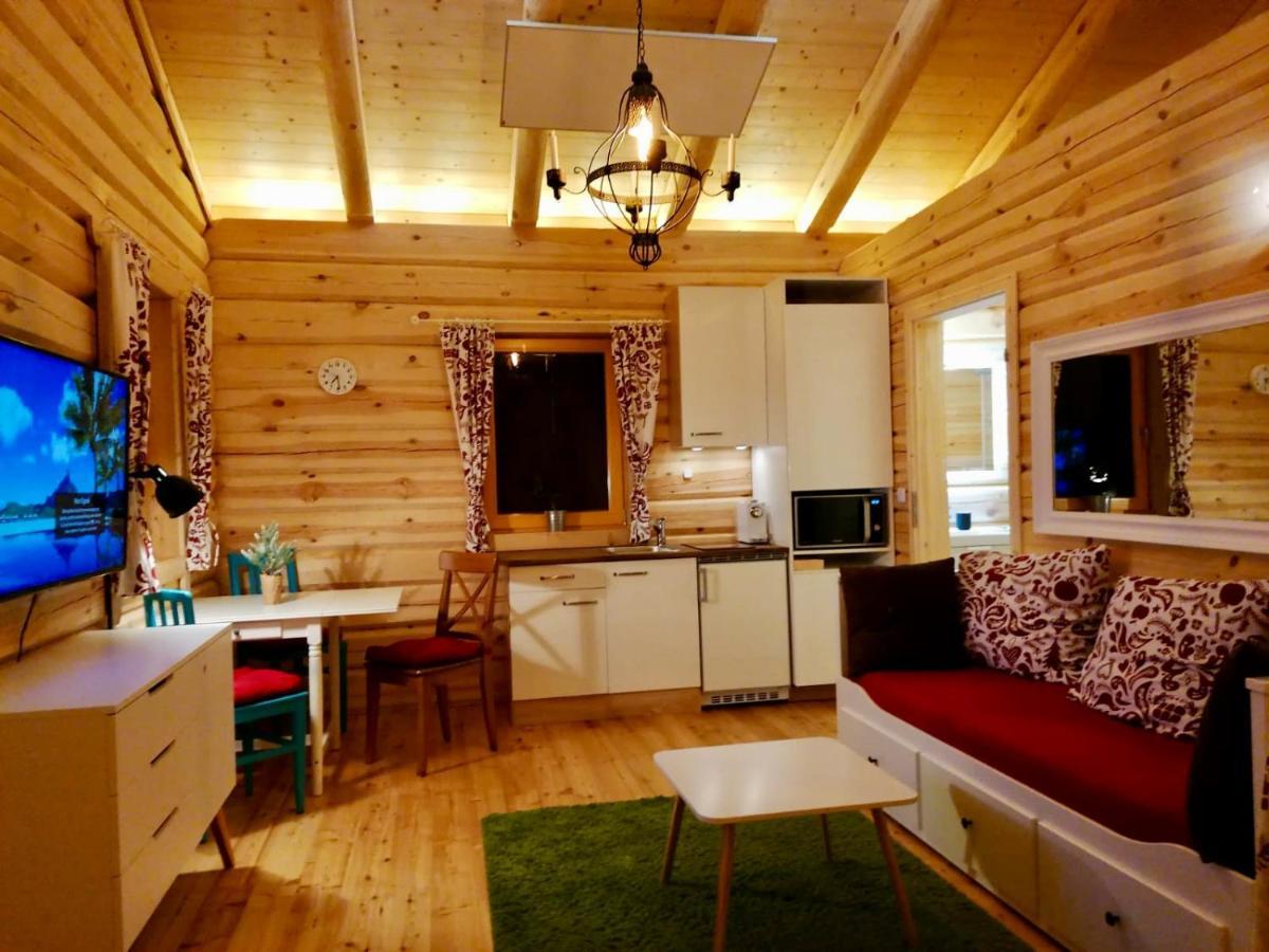 Chalet Blockhaus Mit Beheizbarem Badefass Und Infrarotsauna Auf Der Terrasse
