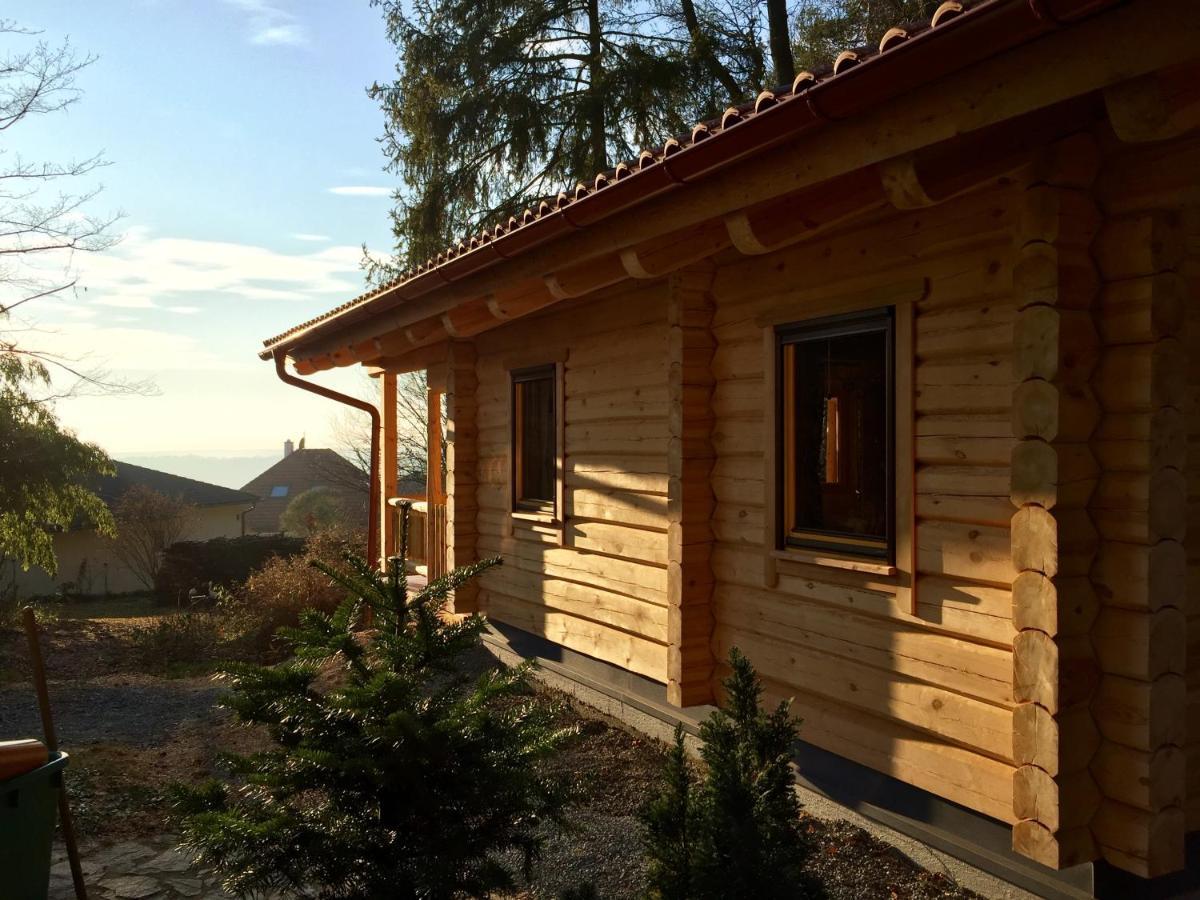 Blockhaus Mit Beheizbarem Badefass Und Infrarotsauna Auf Der Terrasse Chalet