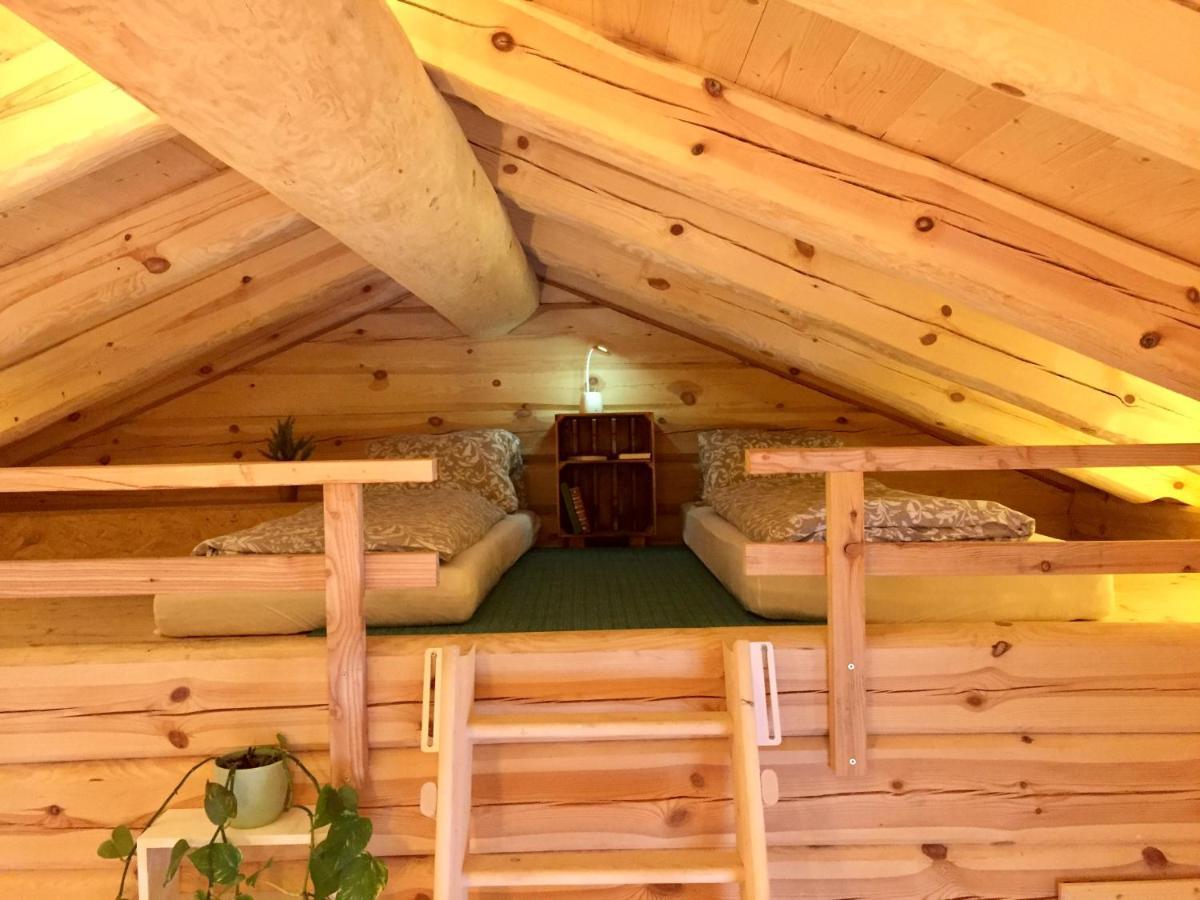 Blockhaus Mit Beheizbarem Badefass Und Infrarotsauna Auf Der Terrasse Chalet Oberschutzen
