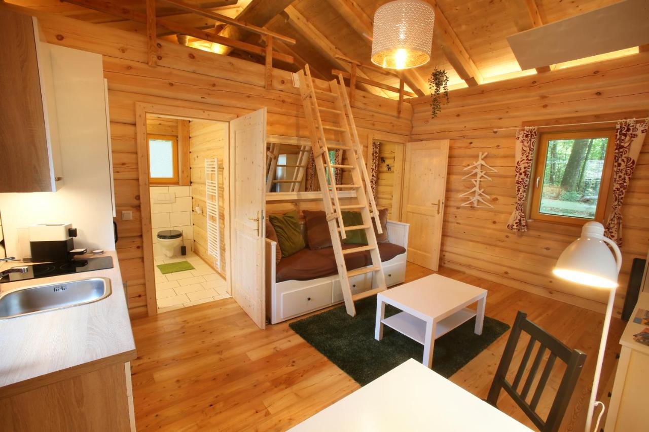 Blockhaus Mit Beheizbarem Badefass Und Infrarotsauna Auf Der Terrasse Chalet